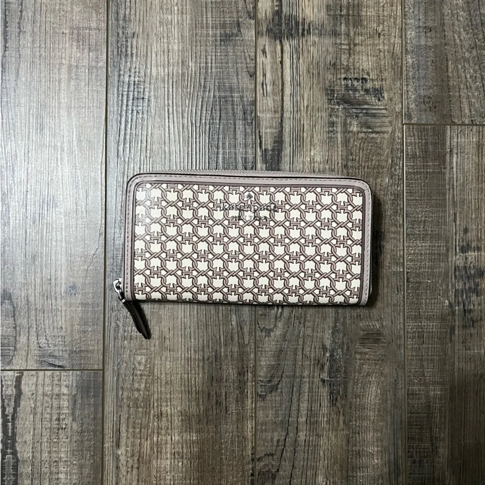 kate spade wallet - Picture 1 of 4
